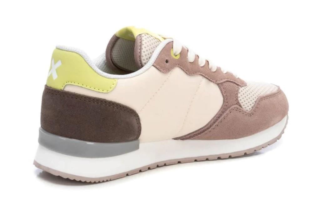 Zapatillas deportivas XTI 143608 en beige para mujer
