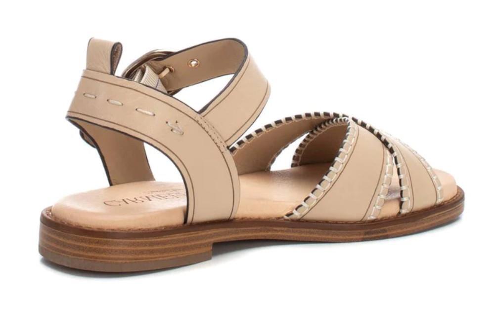 Sandalias planas Carmela 162204 en beige para mujer
