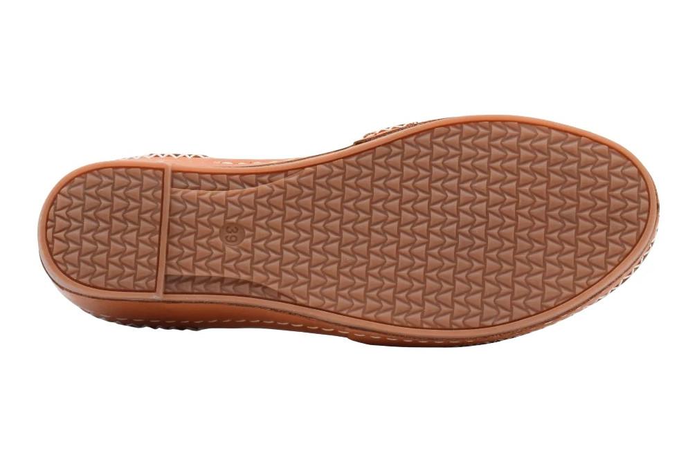 Sandalias cangrejeras Erase 394-10 en taupe para Mujer de Piel Troqueladas con Cierre Ajustable | Confort y Estilo