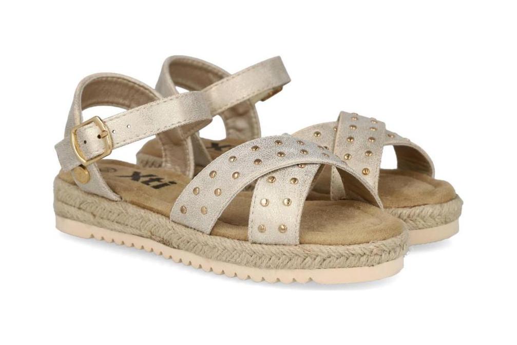 Sandalias XTI 153091con Tachuelas Doradas - Modernas y cómodas