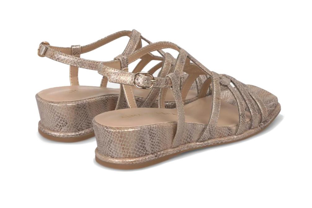 Sandalias de Cuña Baja Alma en Pena V2651402 Claudia Camel Metalizadas