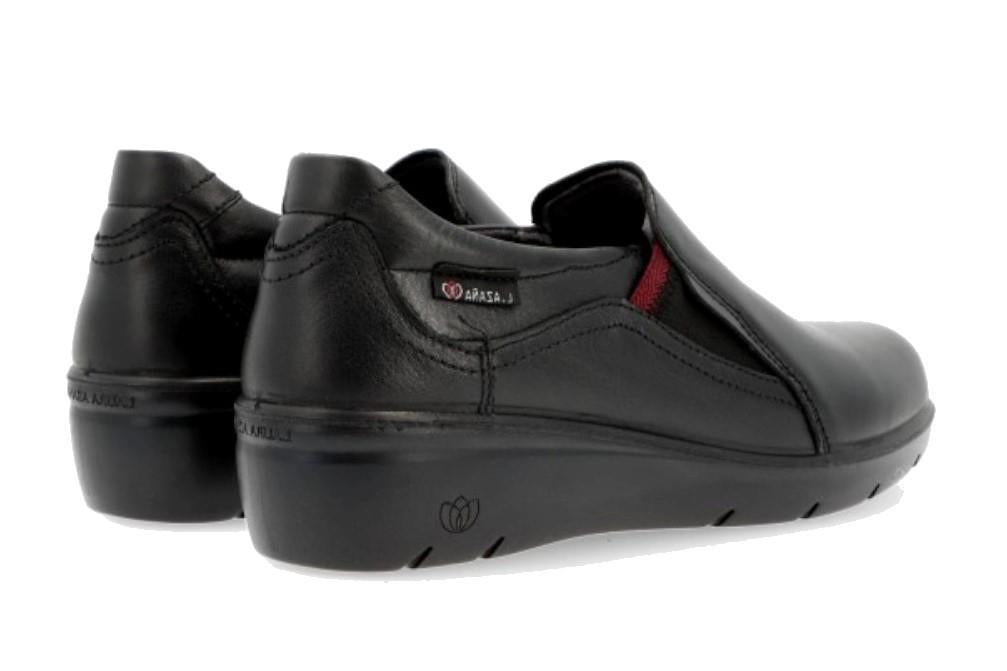 Mocasines con cuña Laura Azaña LA26801 en negro para mujer