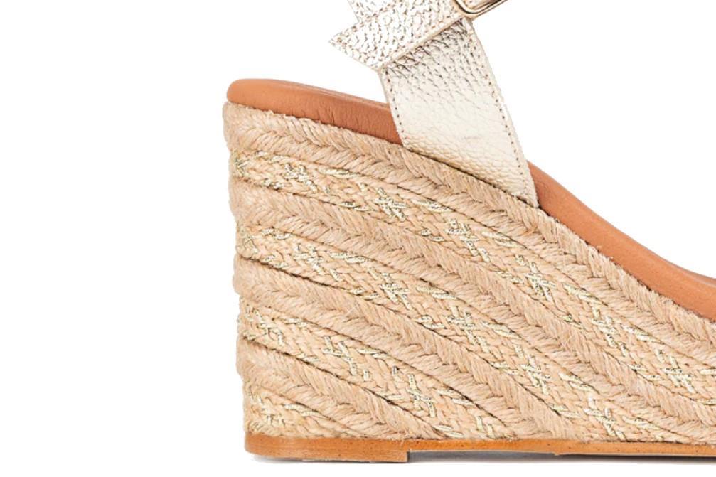 Sandalias con cuña Popa Bandon en oro para mujer
