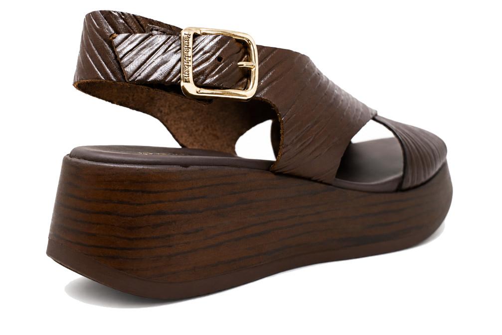 Sandalia con cuña media Paula Urban 33-2070 en color marrón para mujer de piel