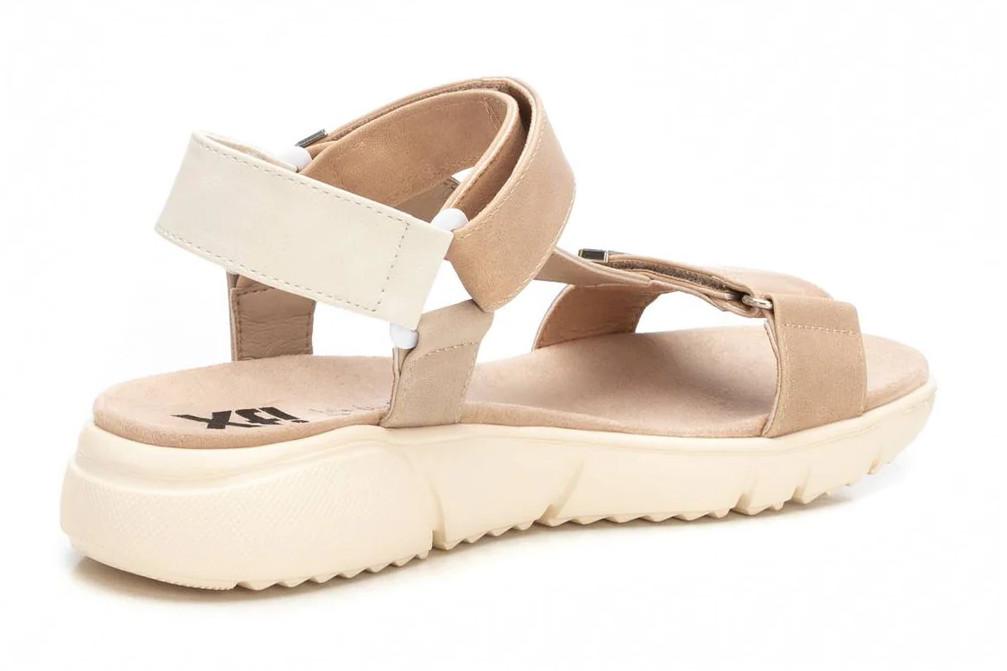 Sandalias deportivas XTI 144112 beige para mujer | Sandalias cómodas con cierre adherente