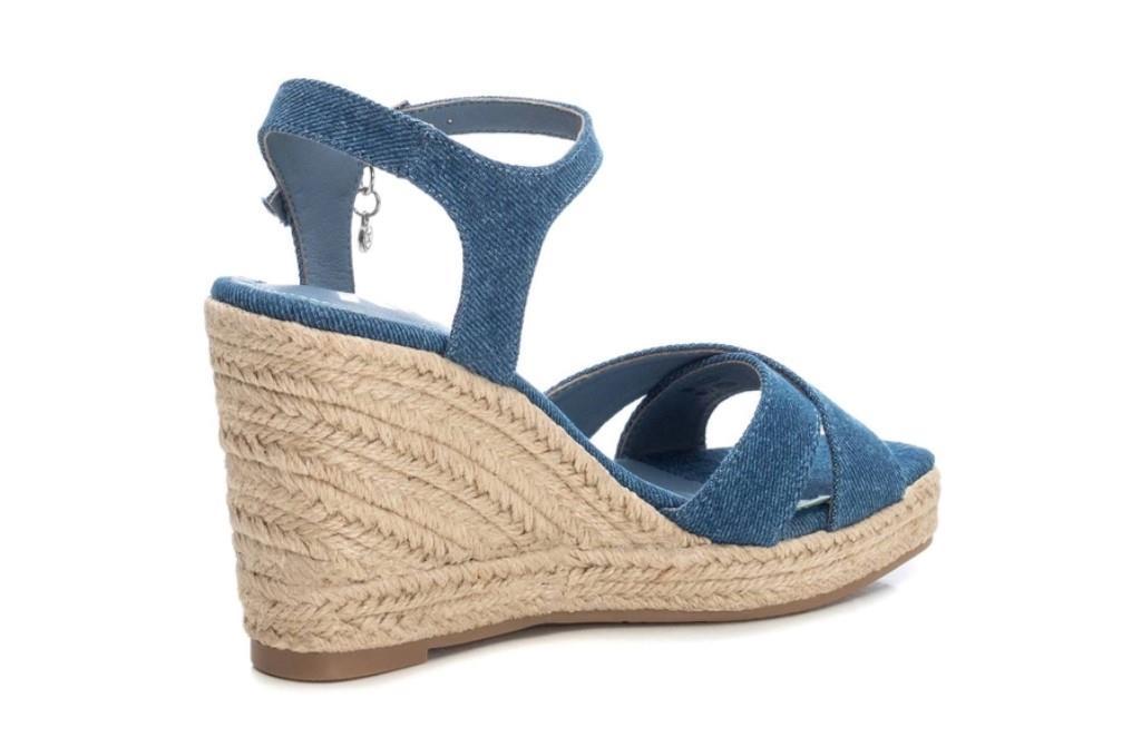 Sandalias con cuña XTI 142768 en jeans para mujer