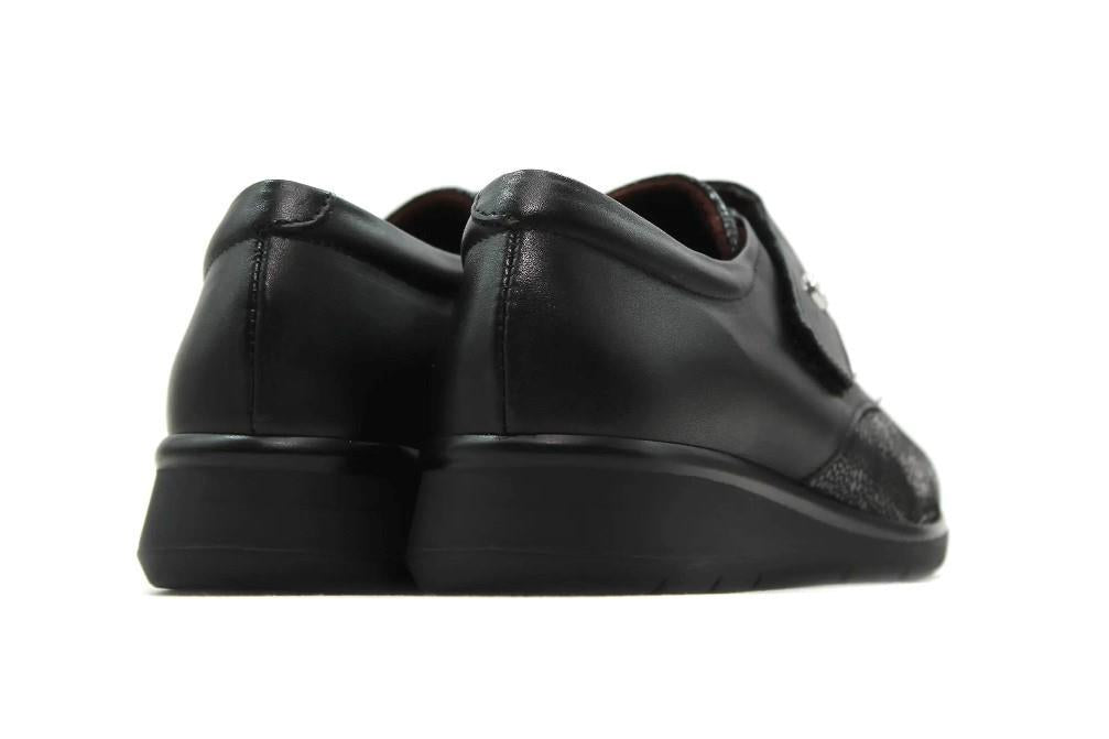 Zapatos con cierre ajustable Pîtillos 10710 color negro