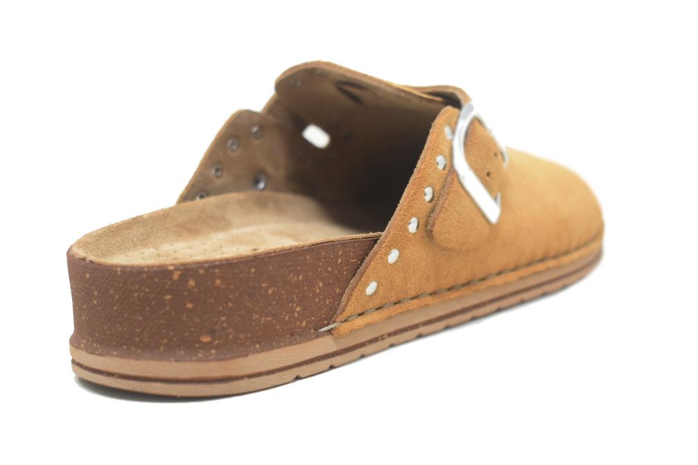 Zuecos bio Walk & Fly 50561 en color camel -Sandalias con Tachuelas Estilo Casual