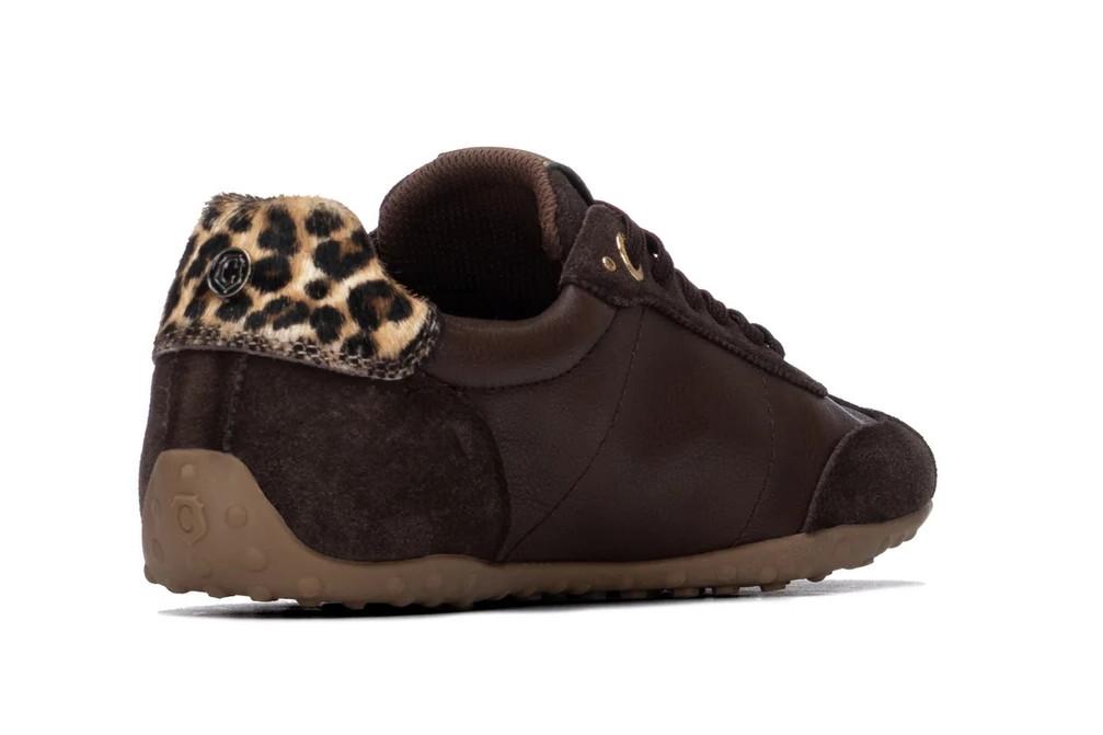 Zapatillas deportivas planas de Piel Carmela 164384 con Adornos para Mujer