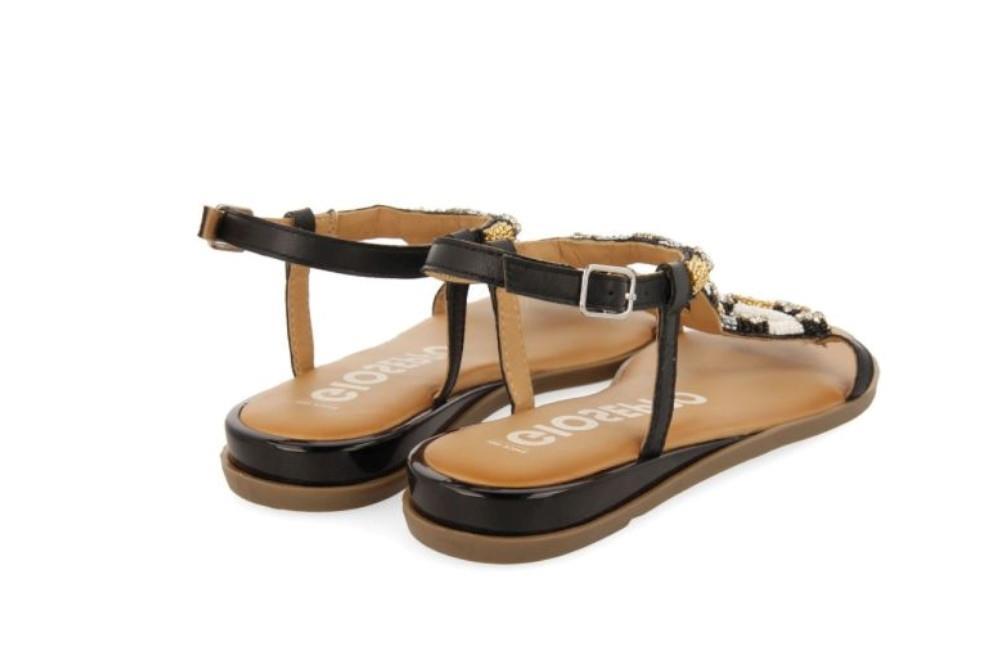 Sandalias planas Gioseppo Mulion 72027 en negro para mujer