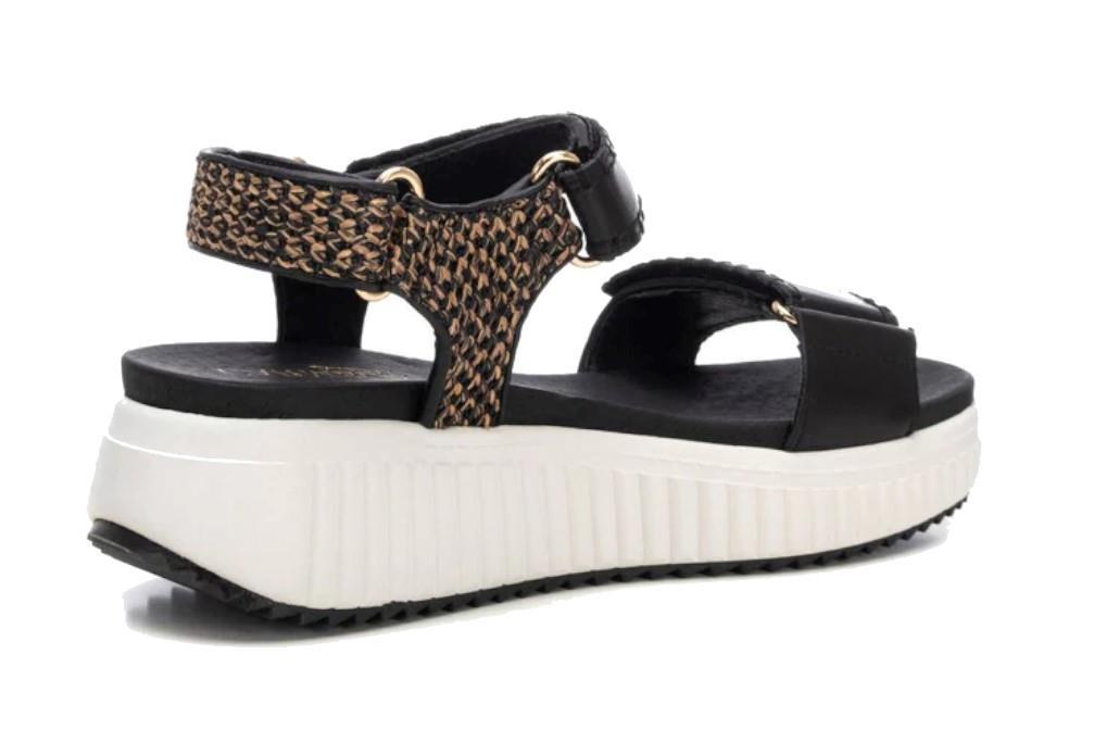 Sandalias con cuña Carmela 162243 en negro para mujer