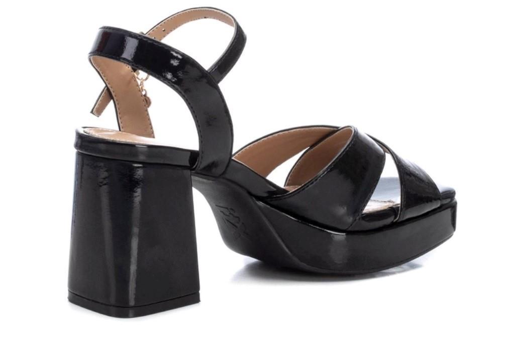 Sandalia XTI 142356 en negro para mujer