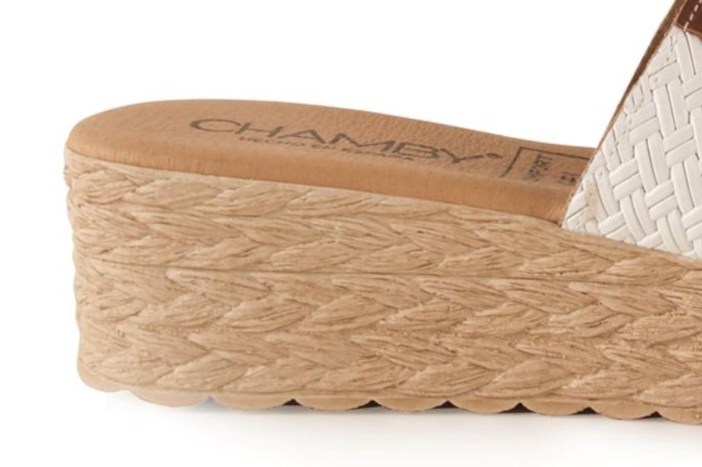 Sandalias con cuña Chamby 326 en blanco para mujer