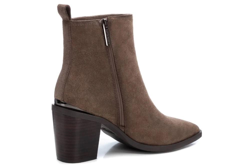 Botines con tacón Carmela 161895 en taupe para mujer