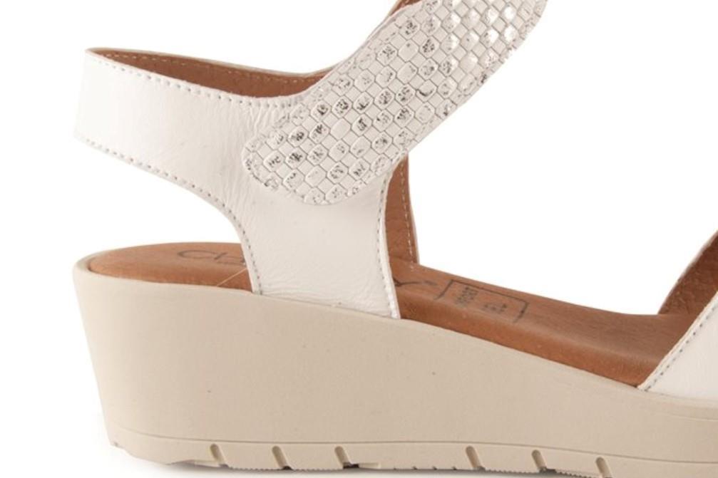 Sandalias con cuña Chamby 899 en blanco para mujer