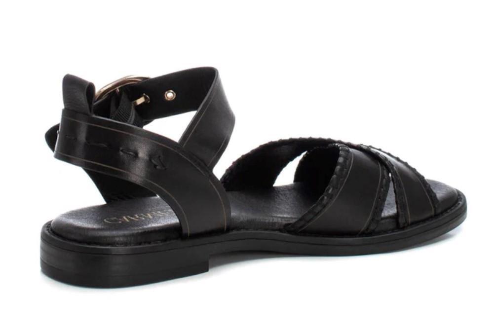 Sandalias planas Carmela 162204 en negro para mujer