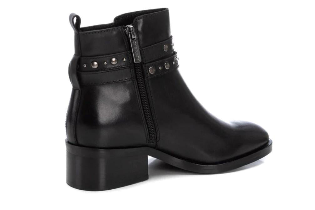 Botines Carmela 161713 en negro para mujer