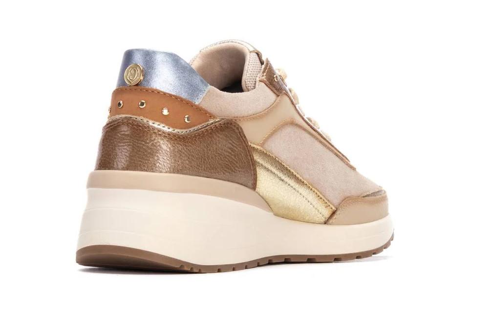 Zapatillas deportivas Carmela 162652 en color beige