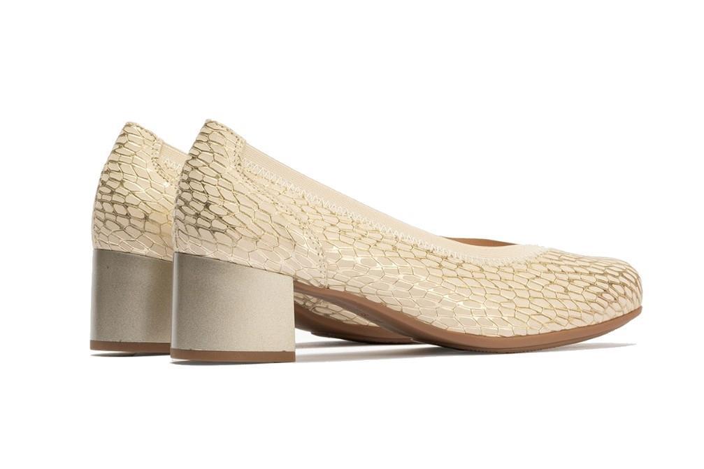 Zapatos de salon Pitillos 10460 en dorado para mujer