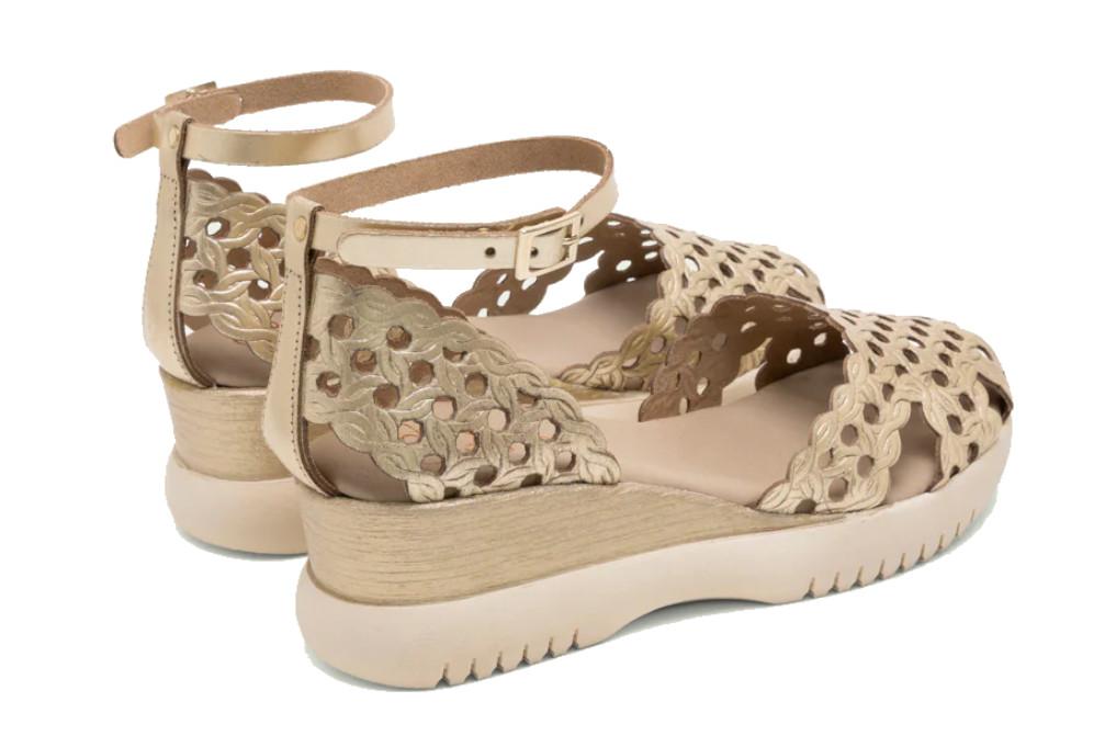 Sandalia de cuña de piel trenzada Porroent 3263 EVA oro – Bailarina con cuña metalizada cómoda hecha en España