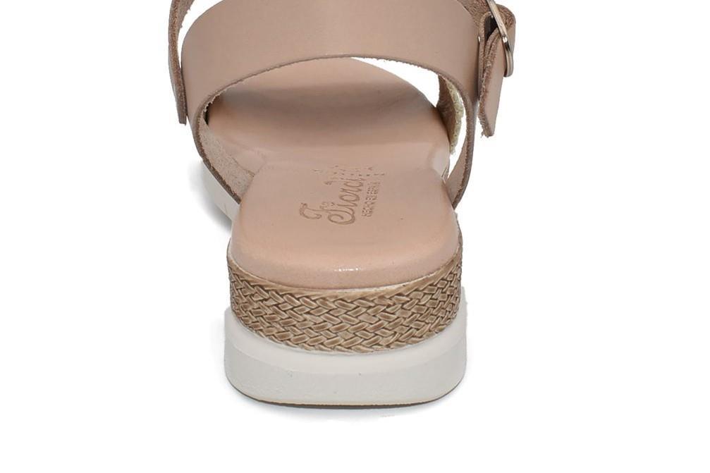 Sandalias planas Fiordi 153 en beige para mujer