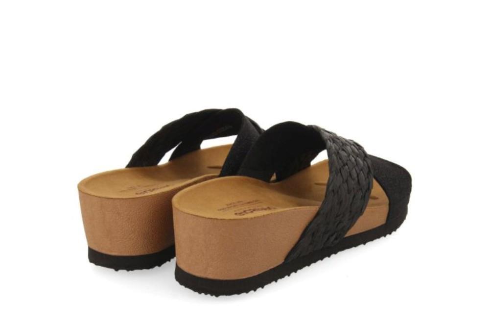 Sandalias con cuña Gioseppo Goulds 71365 en negro para mujer