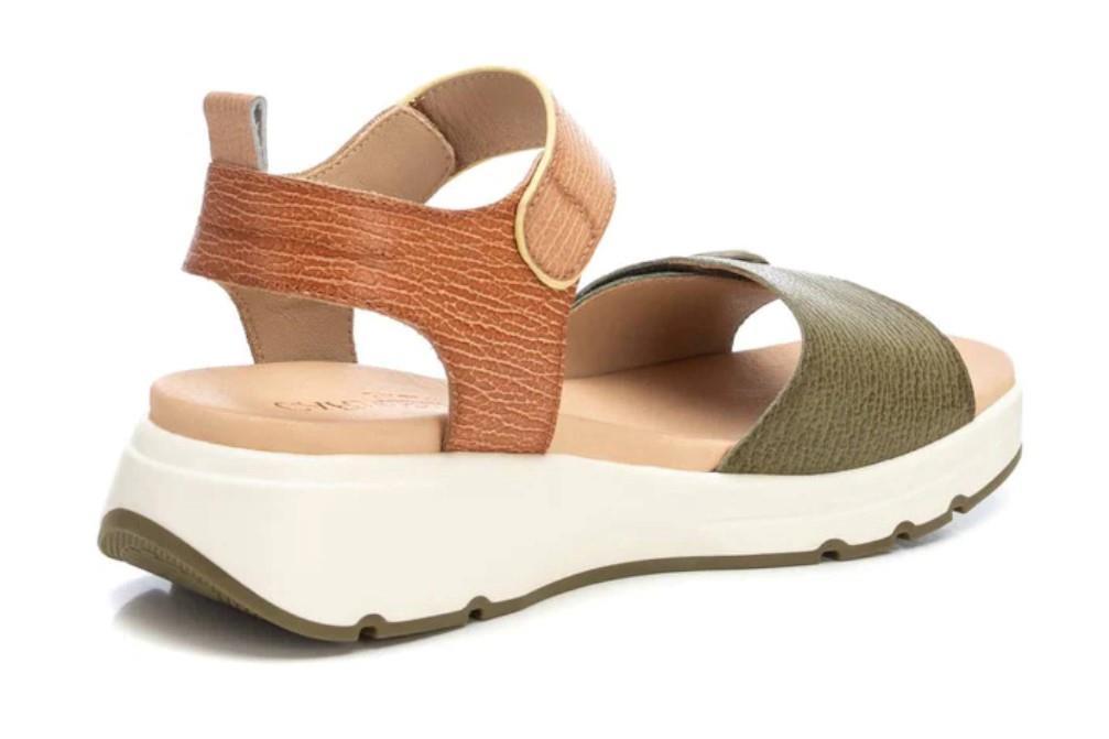 Sandalias Carmela 162309 en caqui para mujer