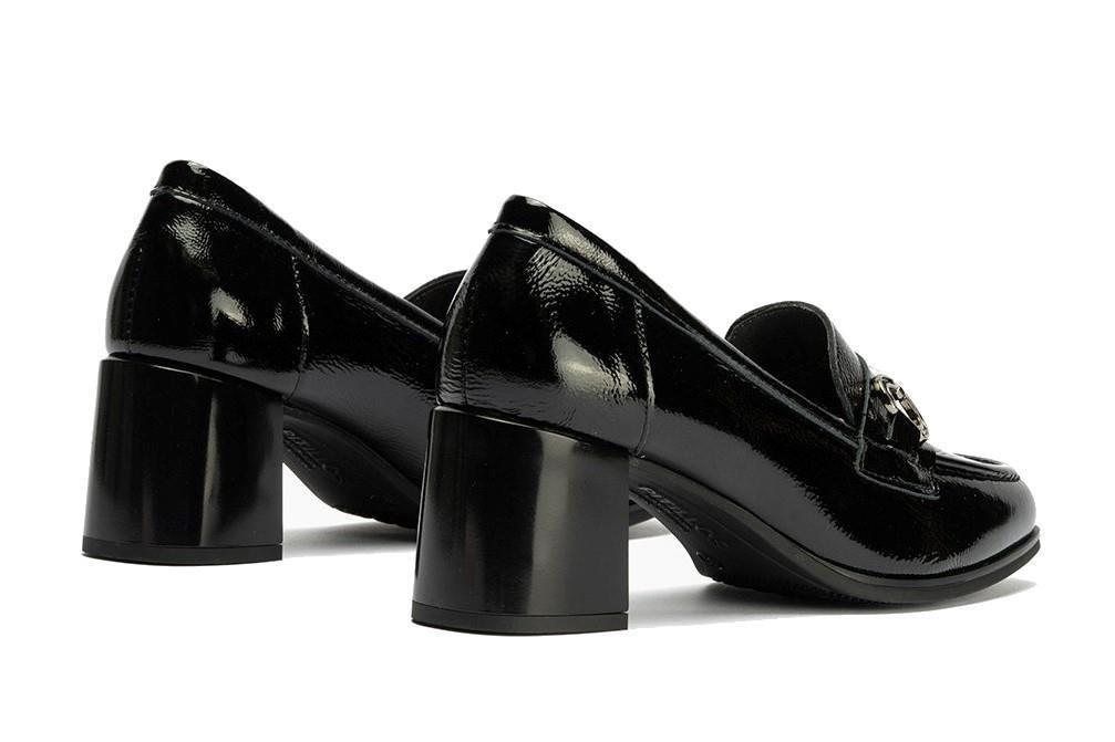 Mocasines con tacón Pitillos 10832 de color negro