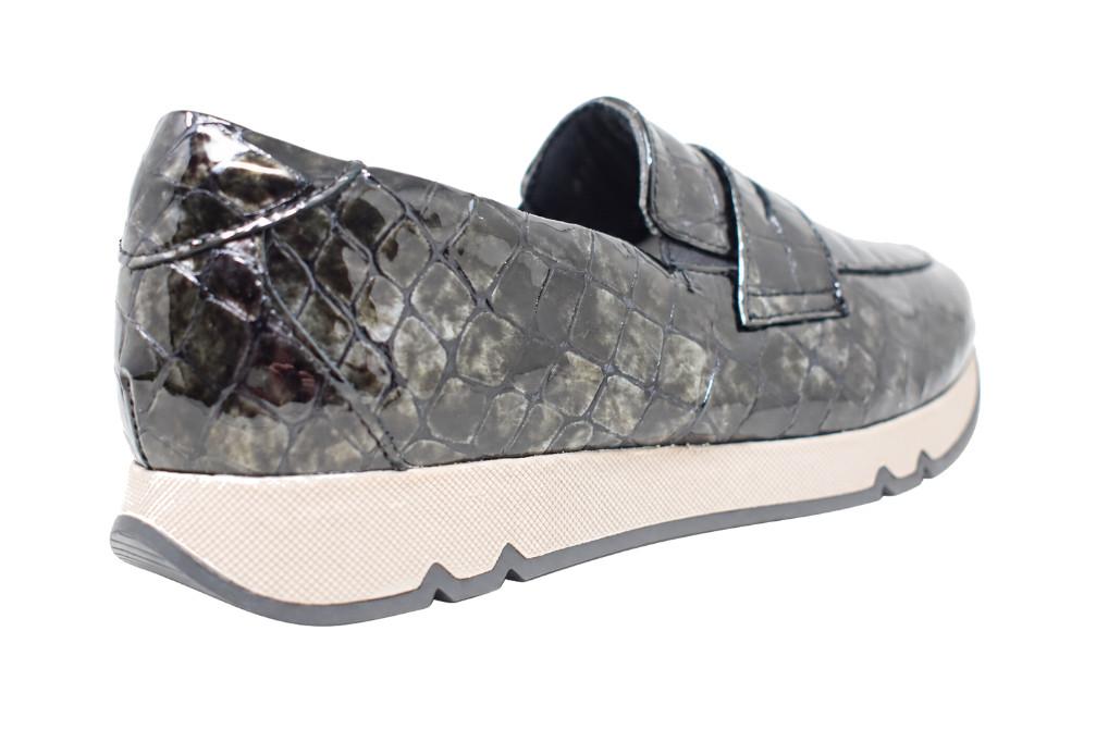 Mocasines cómodos Doctor Cutillas 82837 negros para mujer