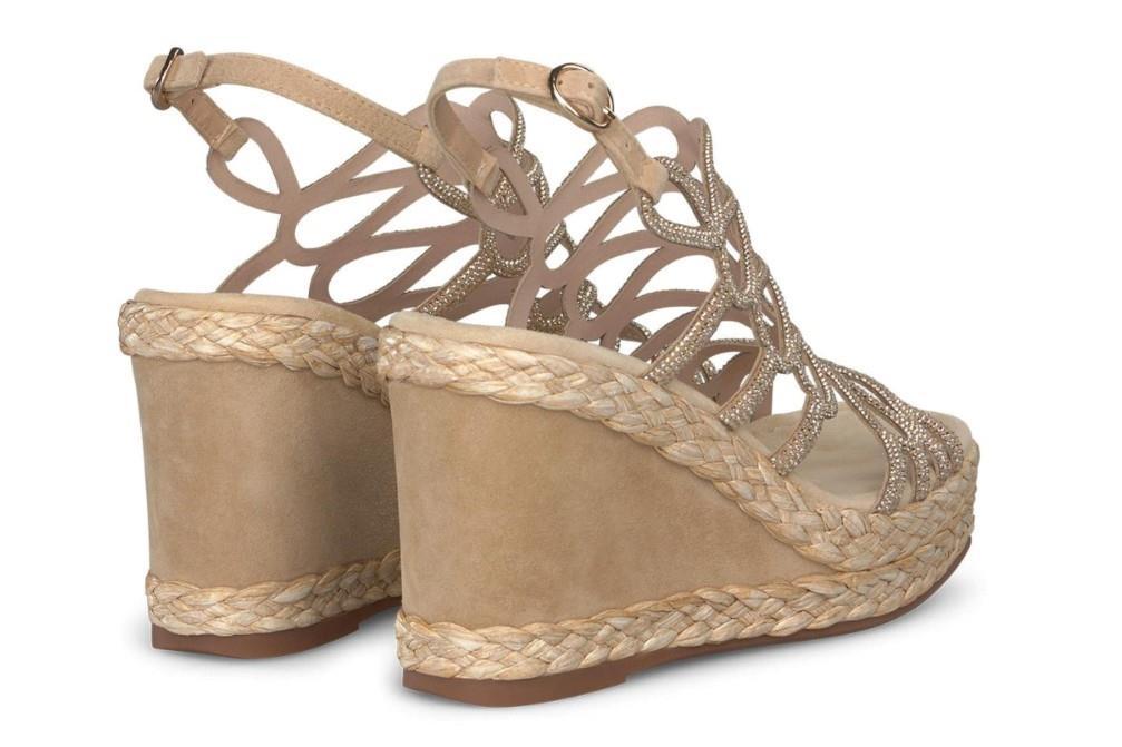 Sandalias con cuña Alma en Pena V240986 en color sand