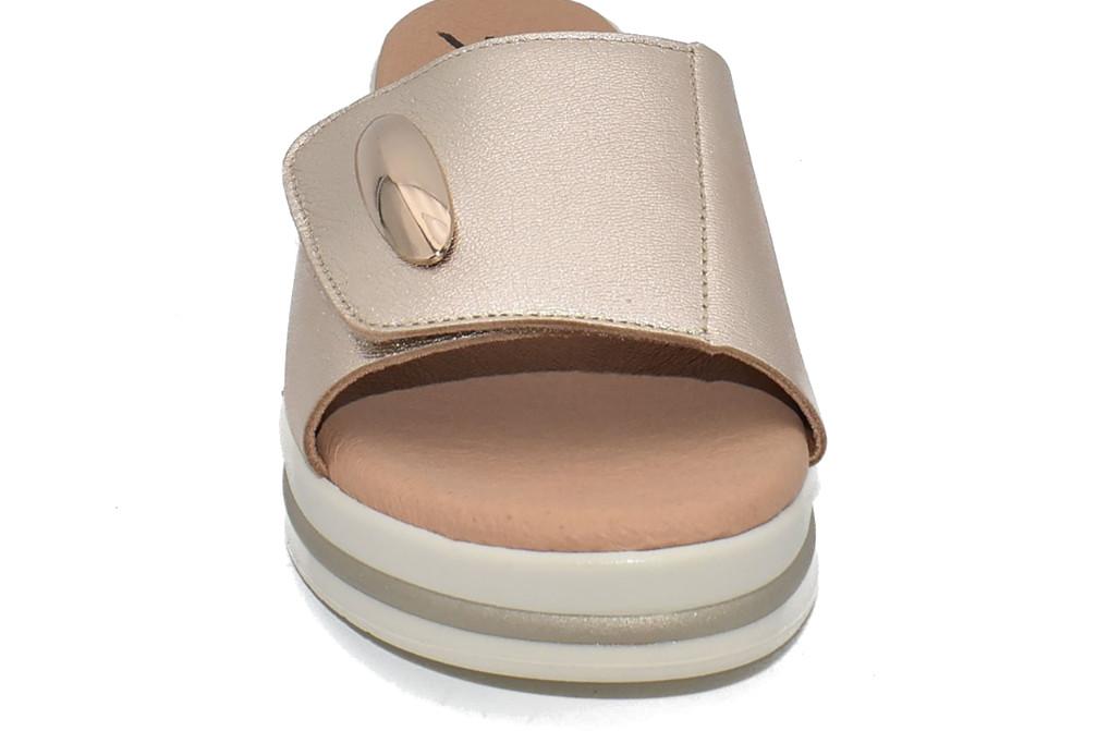 Zuecos de Mujer Cokketa 928 en platino con Plataforma y Plantilla de Gel